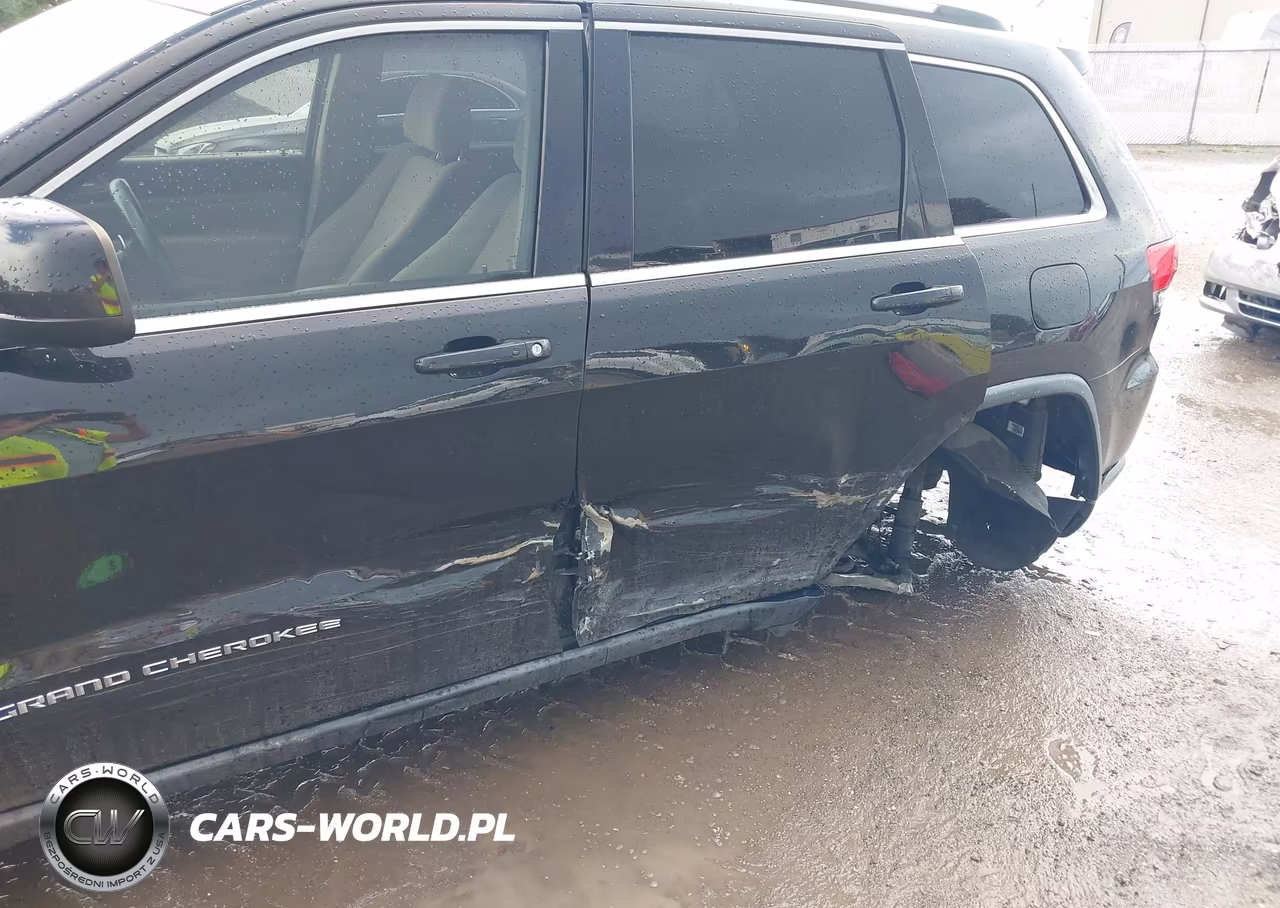 2015 Jeep Grand Cherokee Laredo VIN:1C4RJEAG0FC740104 - 6