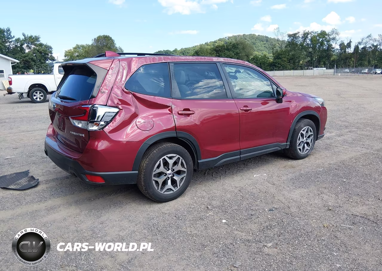 2022 Subaru Forester Premium VIN:JF2SKAEC5NH434081 - 4