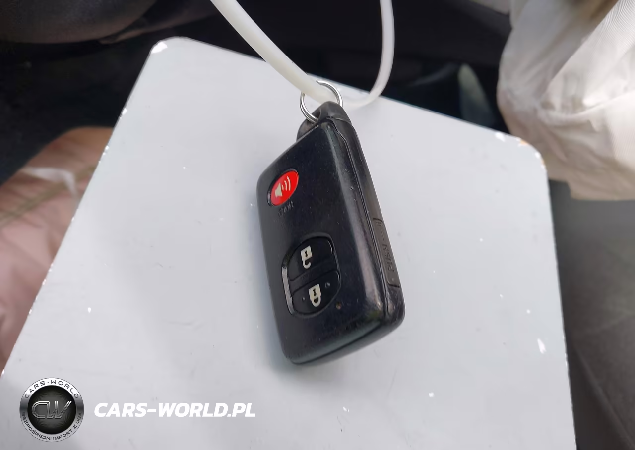 2015 Toyota Prius Two VIN:JTDKN3DU2F1929621 - 11