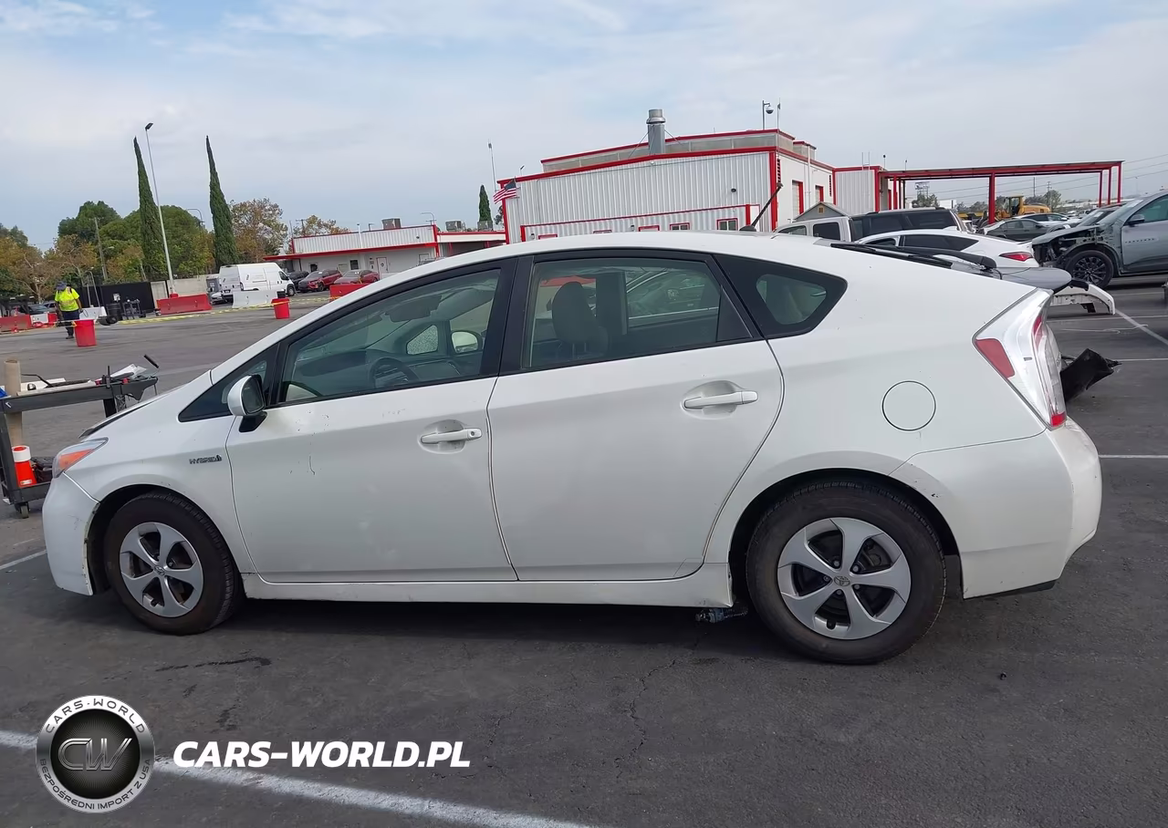 2015 Toyota Prius Two VIN:JTDKN3DU2F1929621 - 16