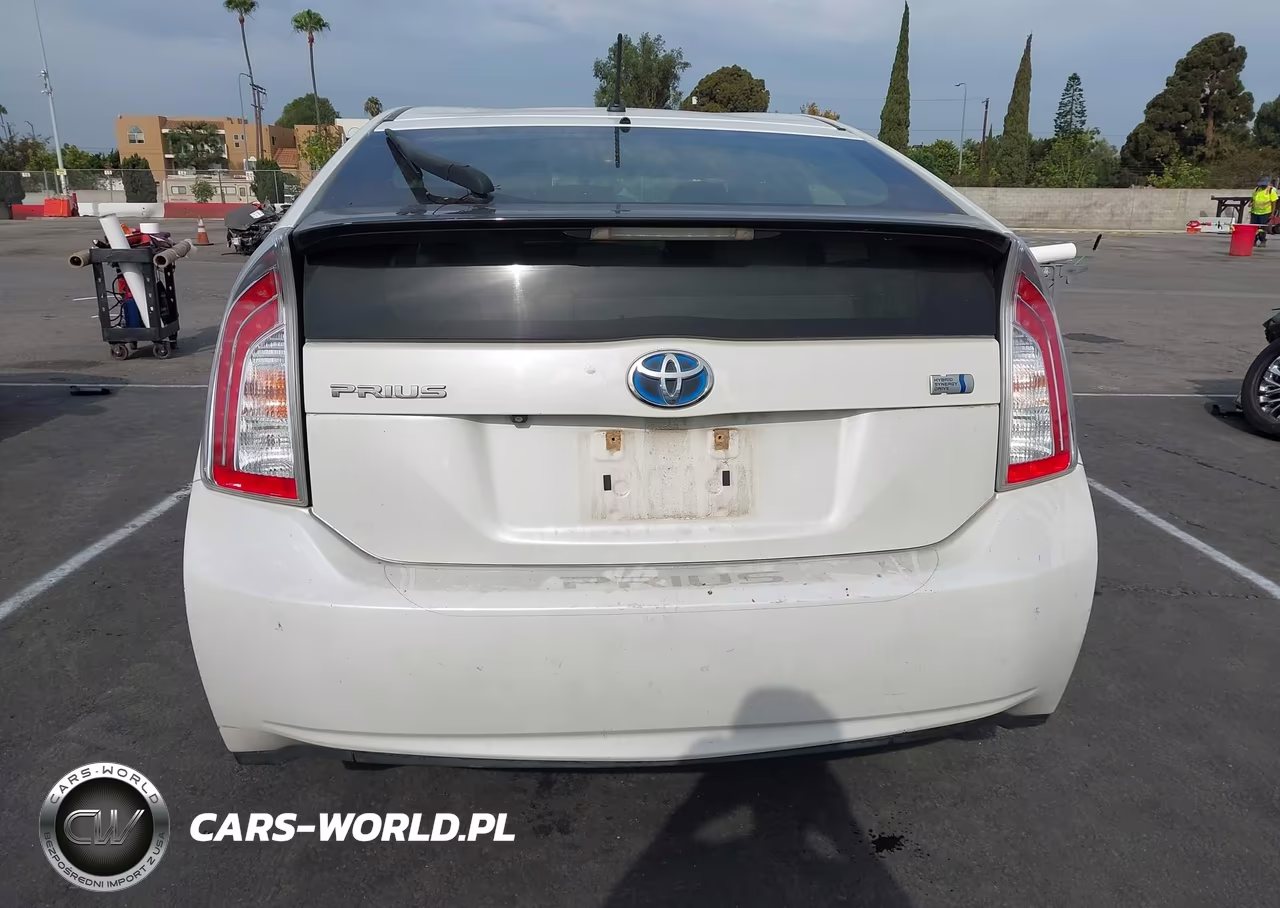 2015 Toyota Prius Two VIN:JTDKN3DU2F1929621 - 18