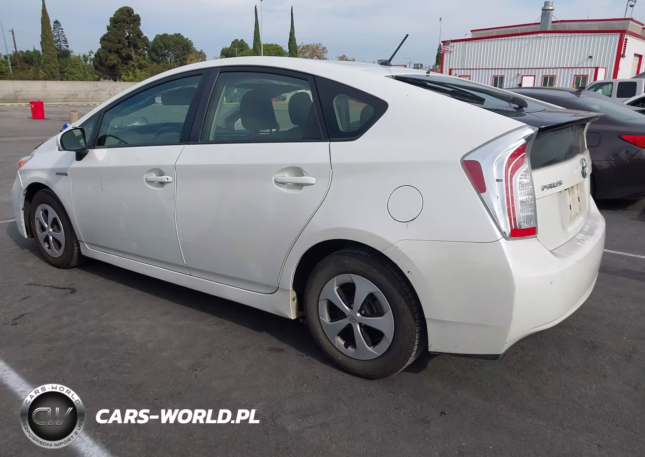 2015 Toyota Prius Two VIN:JTDKN3DU2F1929621 - 3