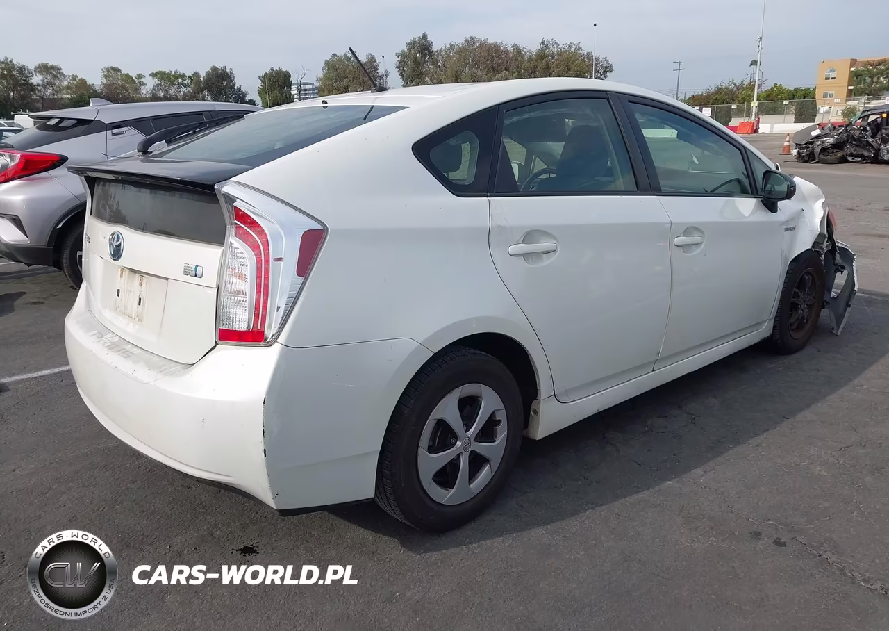 2015 Toyota Prius Two VIN:JTDKN3DU2F1929621 - 4