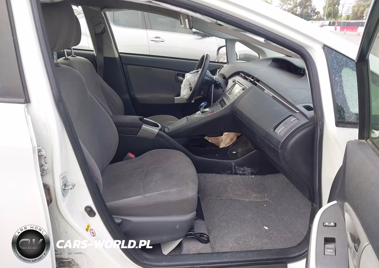 2015 Toyota Prius Two VIN:JTDKN3DU2F1929621 - 5