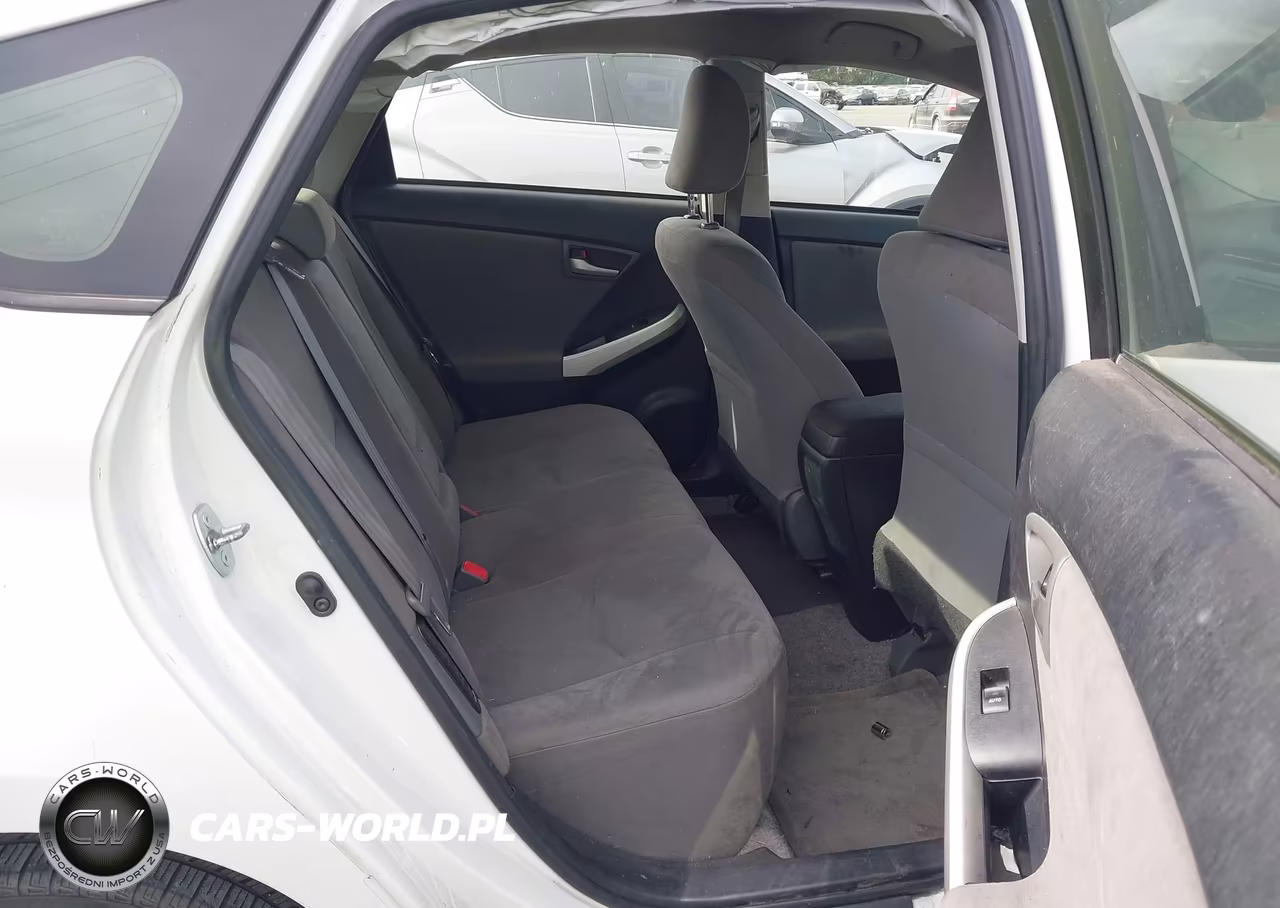 2015 Toyota Prius Two VIN:JTDKN3DU2F1929621 - 8