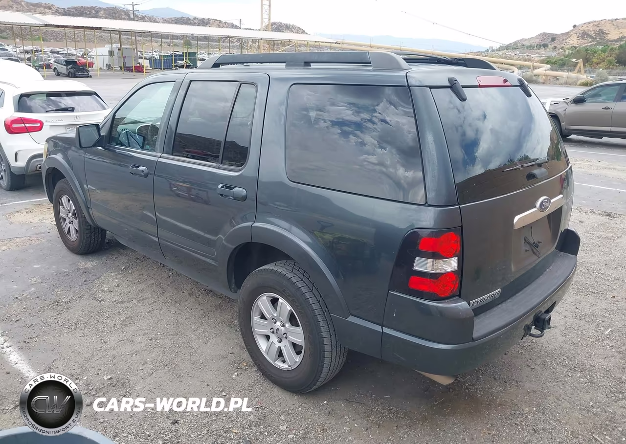 2010 Ford Explorer Xlt VIN:1FMEU6DE8AUA72895 - 3