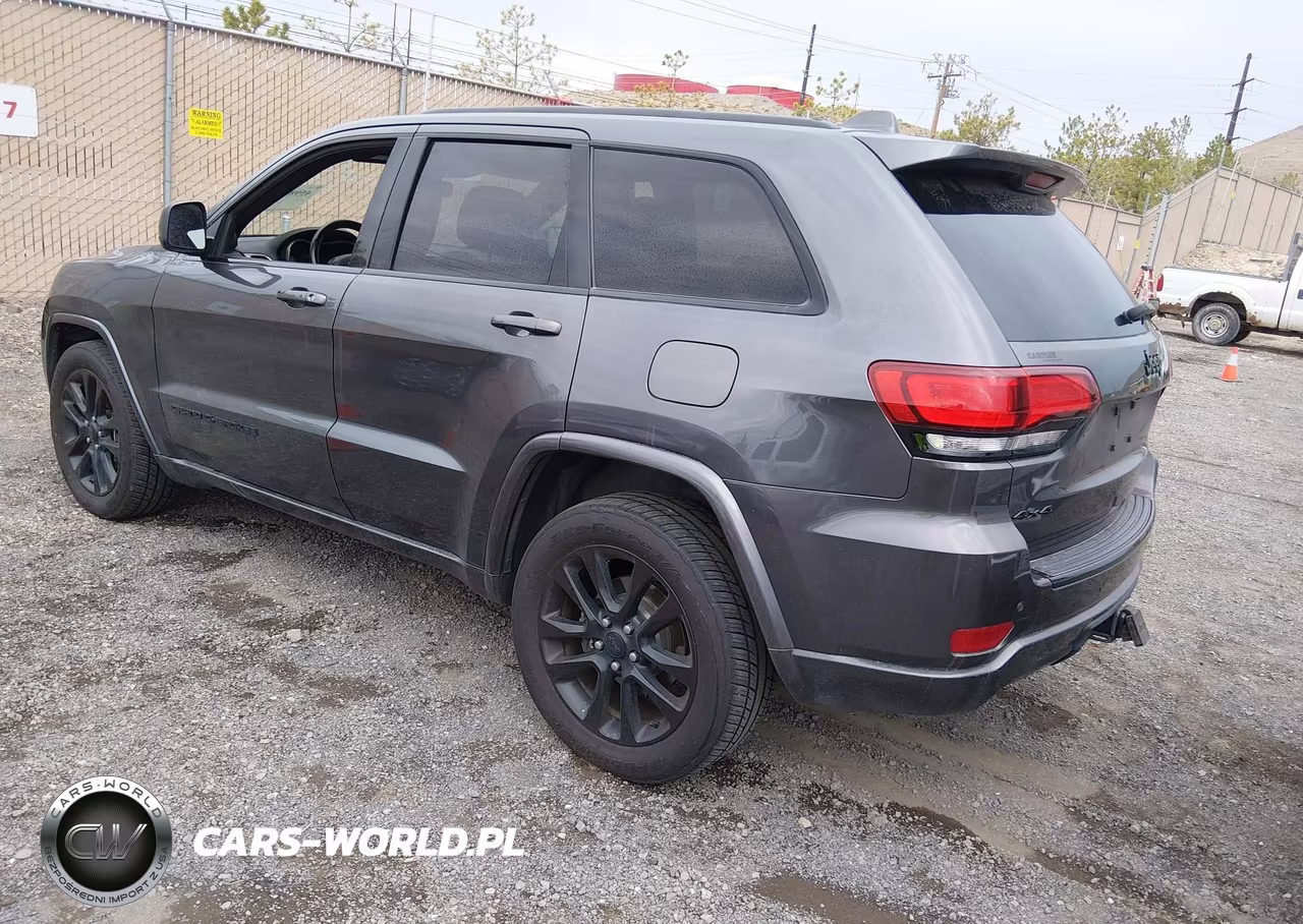2017 Jeep Grand Cherokee Altitude 4X4 VIN:1C4RJFAG6HC786223 - 3
