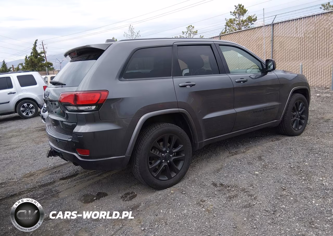 2017 Jeep Grand Cherokee Altitude 4X4 VIN:1C4RJFAG6HC786223 - 4