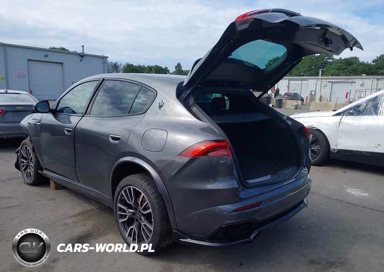 2023 Maserati Grecale Modena VIN:ZN682AVM0P7422431 - 3