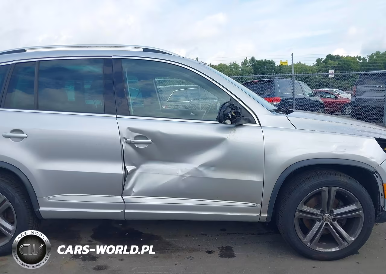 2017 Volkswagen Tiguan 2.0T Sport VIN:WVGUV7AX7HW507635 - 13