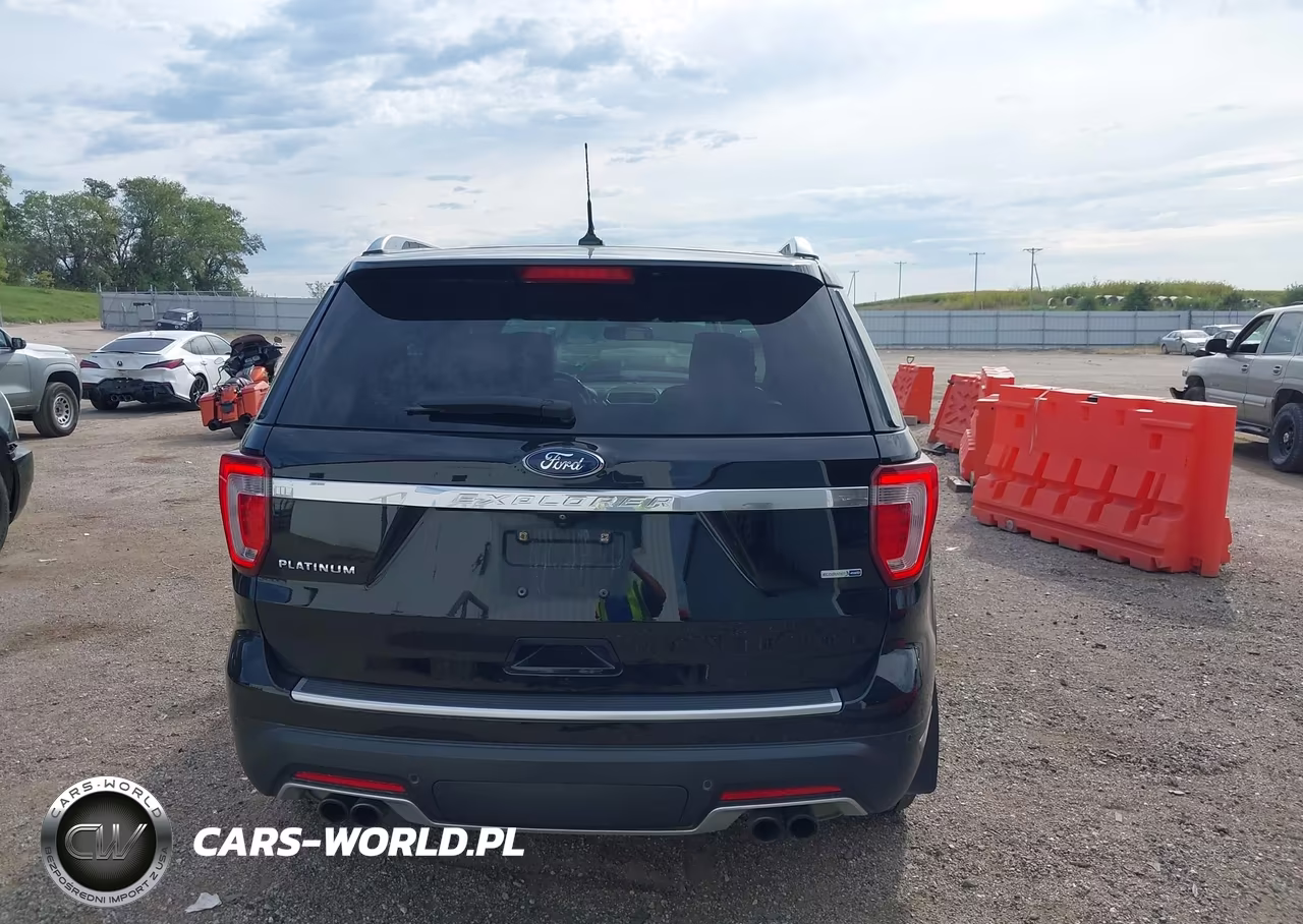 2018 Ford Explorer Platinum VIN:1FM5K8HT5JGA80476 - 17