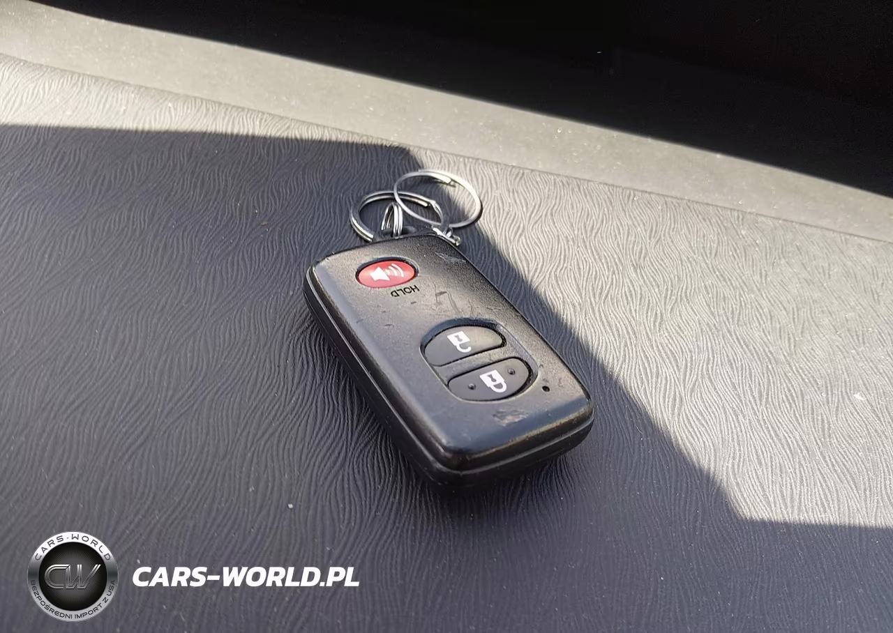 2013 Toyota Prius Three VIN:JTDKN3DU4D5698243 - 11