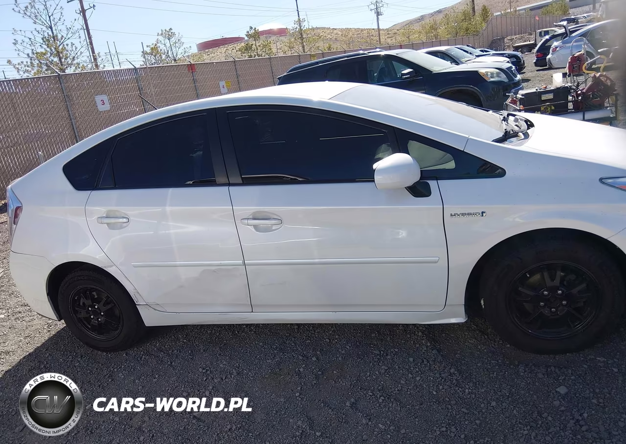 2013 Toyota Prius Three VIN:JTDKN3DU4D5698243 - 13