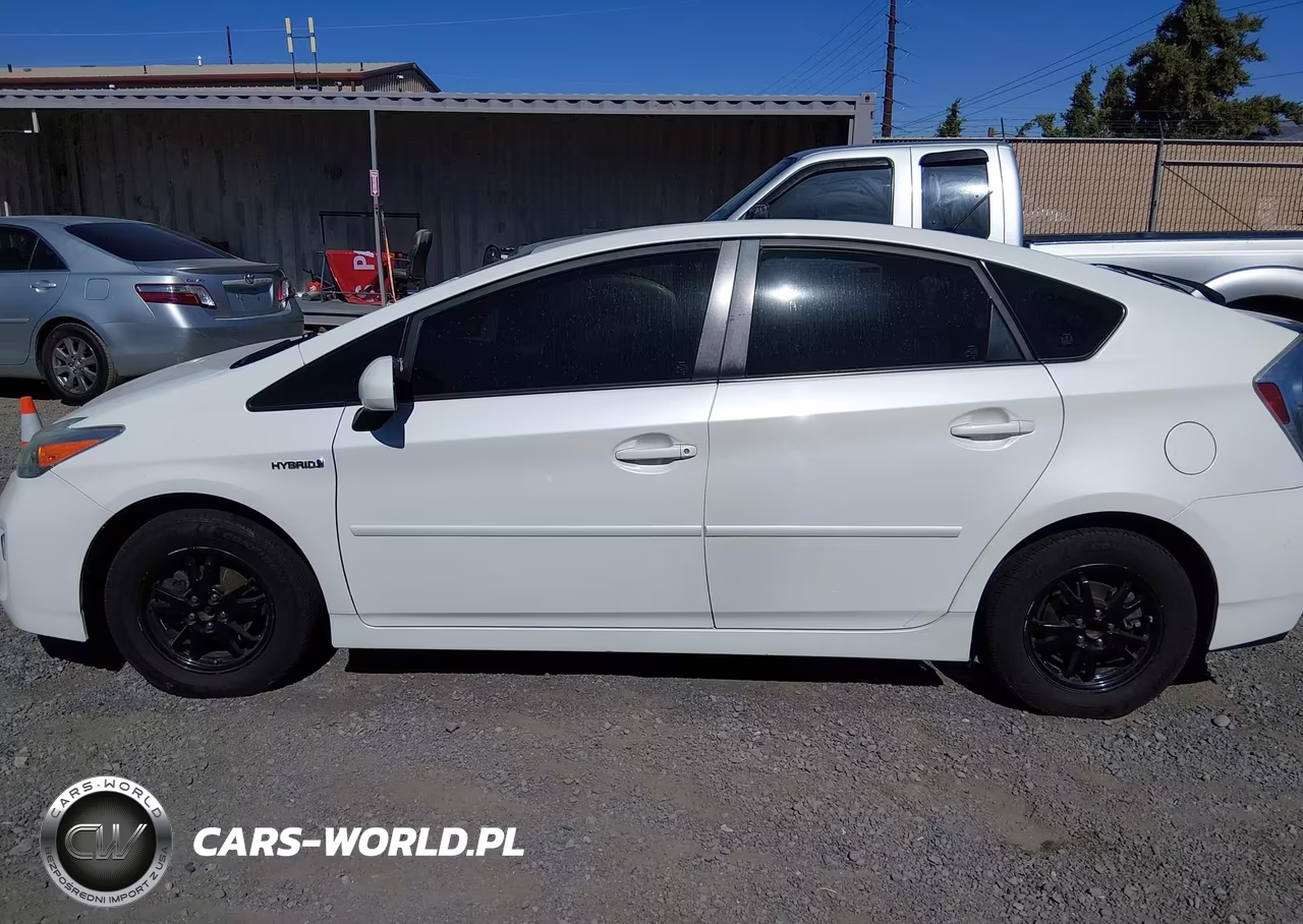 2013 Toyota Prius Three VIN:JTDKN3DU4D5698243 - 14