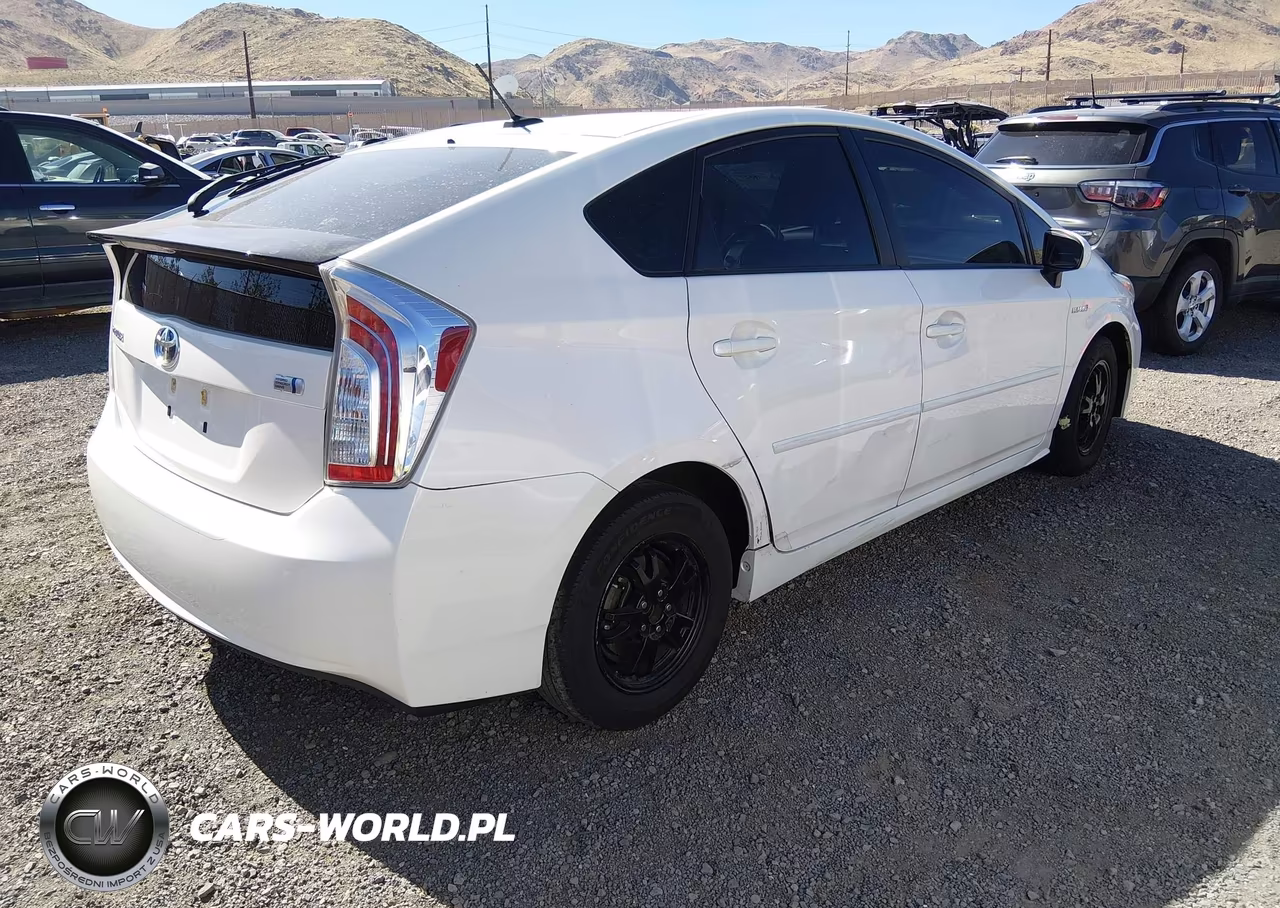 2013 Toyota Prius Three VIN:JTDKN3DU4D5698243 - 4