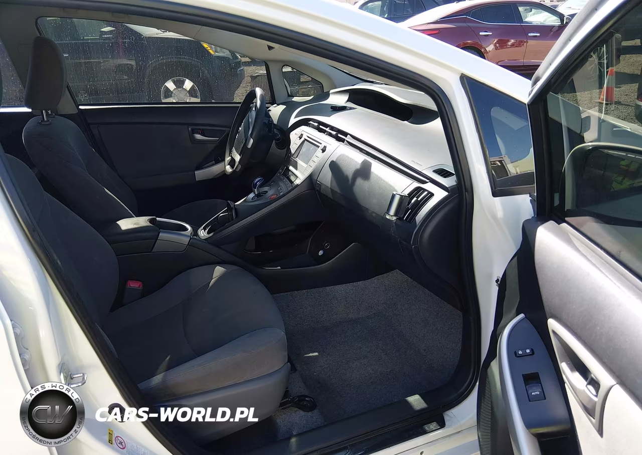 2013 Toyota Prius Three VIN:JTDKN3DU4D5698243 - 5