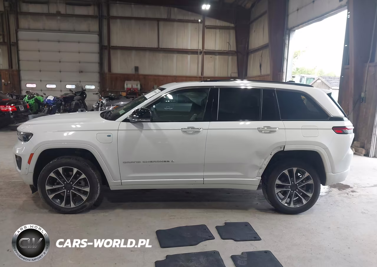 2023 Jeep Grand Cherokee 4Xe Overland VIN:1C4RJYD60P8802237 - 14