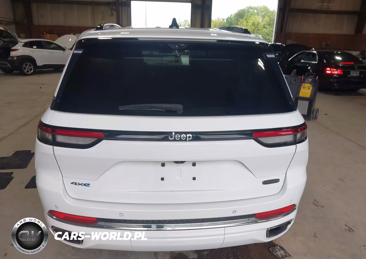 2023 Jeep Grand Cherokee 4Xe Overland VIN:1C4RJYD60P8802237 - 16