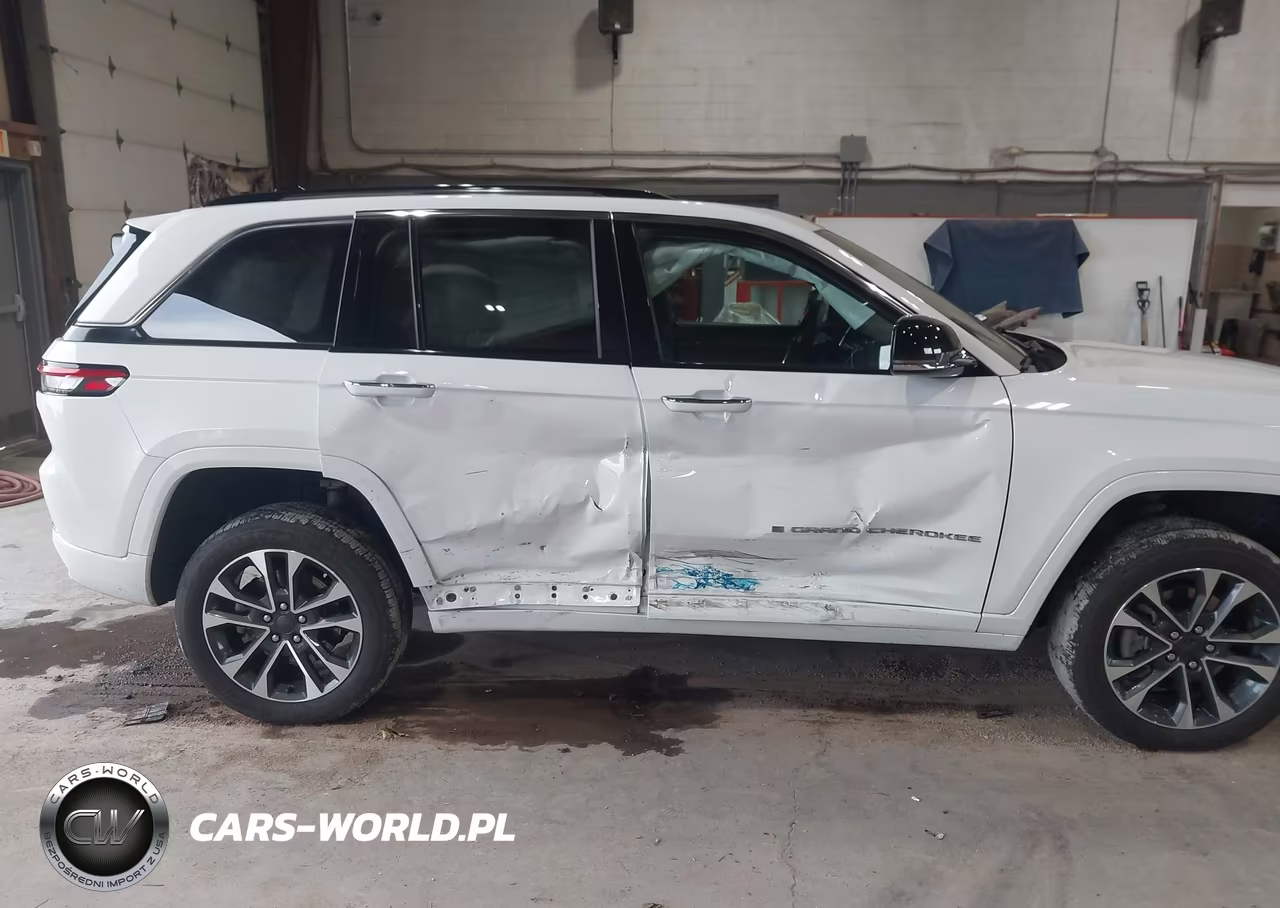 2023 Jeep Grand Cherokee 4Xe Overland VIN:1C4RJYD60P8802237 - 6