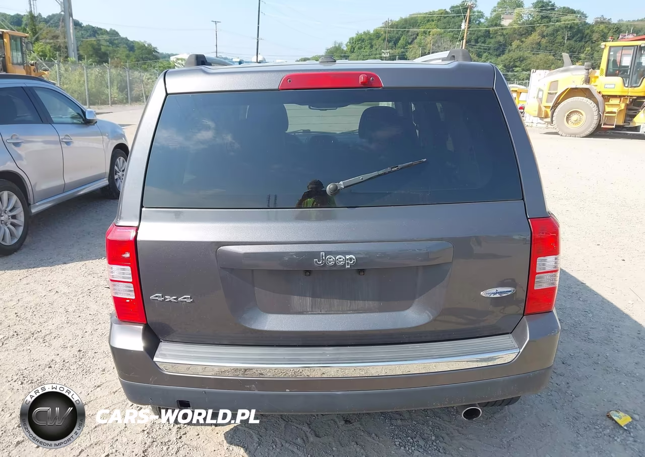 2016 Jeep Patriot High Altitude Edition VIN:1C4NJRFB1GD639698 - 16