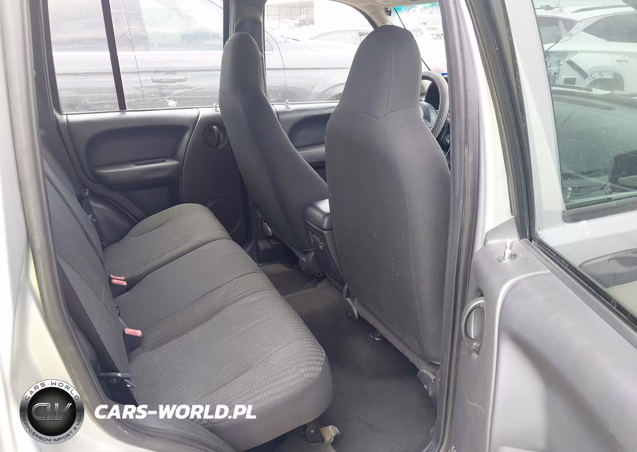 2004 Jeep Liberty Sport VIN:1J4FK481X4W298286 - 8