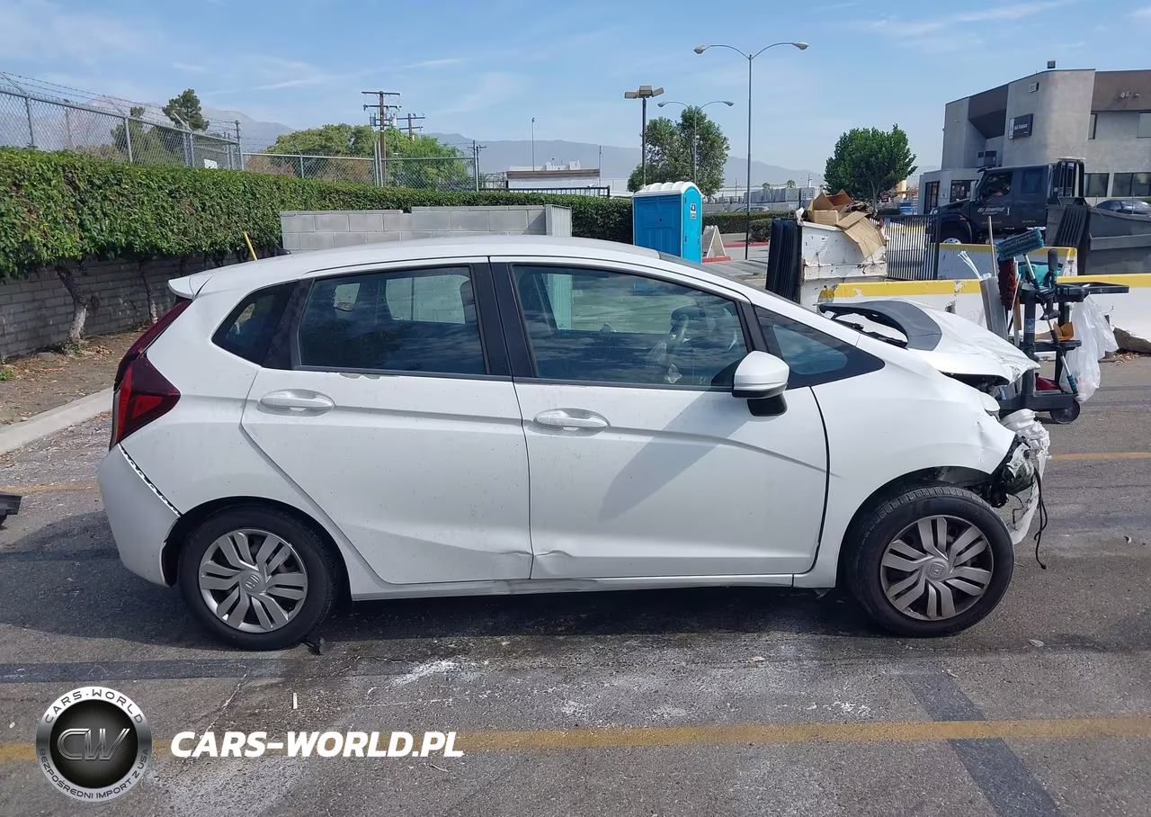 2015 Honda Fit Lx VIN:3HGGK5H56FM773391 - 15