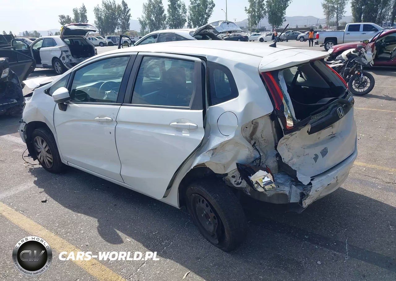 2015 Honda Fit Lx VIN:3HGGK5H56FM773391 - 3