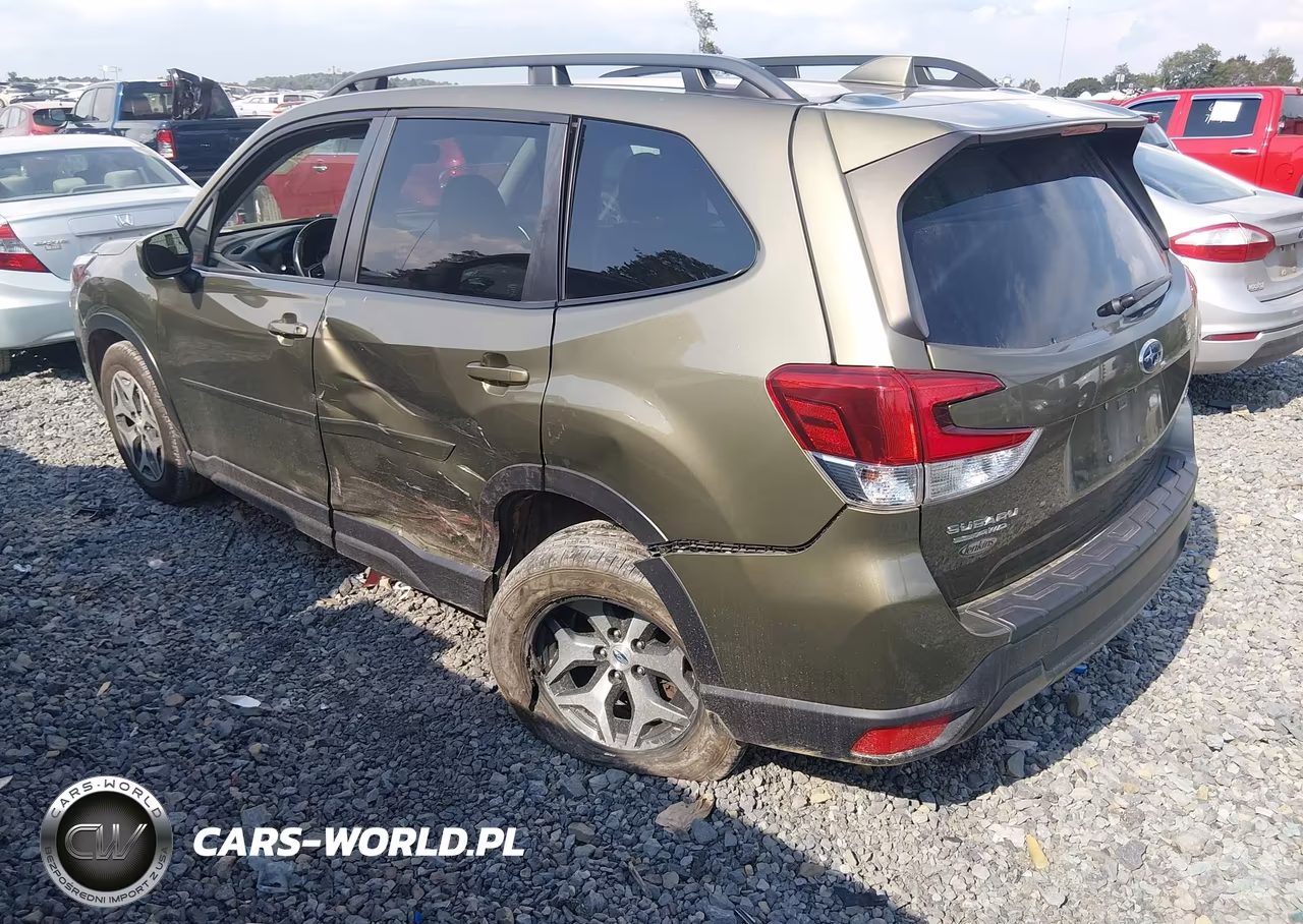 2022 Subaru Forester Premium VIN:JF2SKAEC1NH451301 - 3