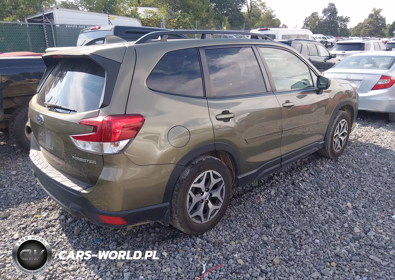 2022 Subaru Forester Premium VIN:JF2SKAEC1NH451301 - 4