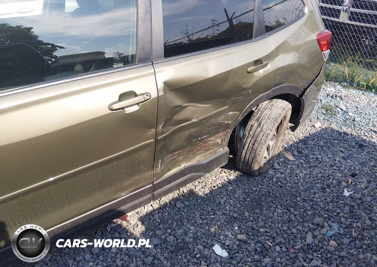 2022 Subaru Forester Premium VIN:JF2SKAEC1NH451301 - 6