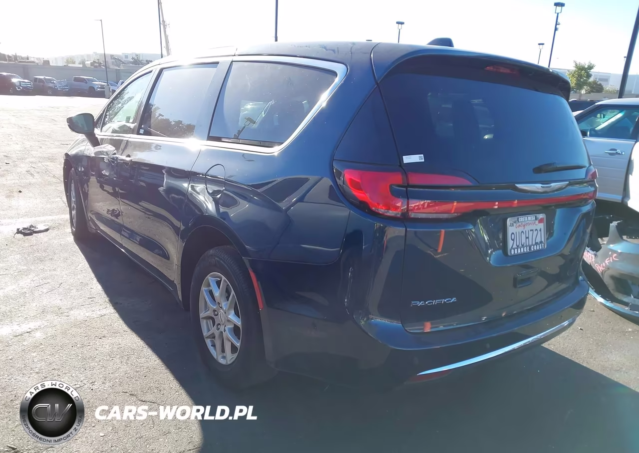 2025 Chrysler Pacifica Select VIN:2C4RC1BG4SR549563 - 3