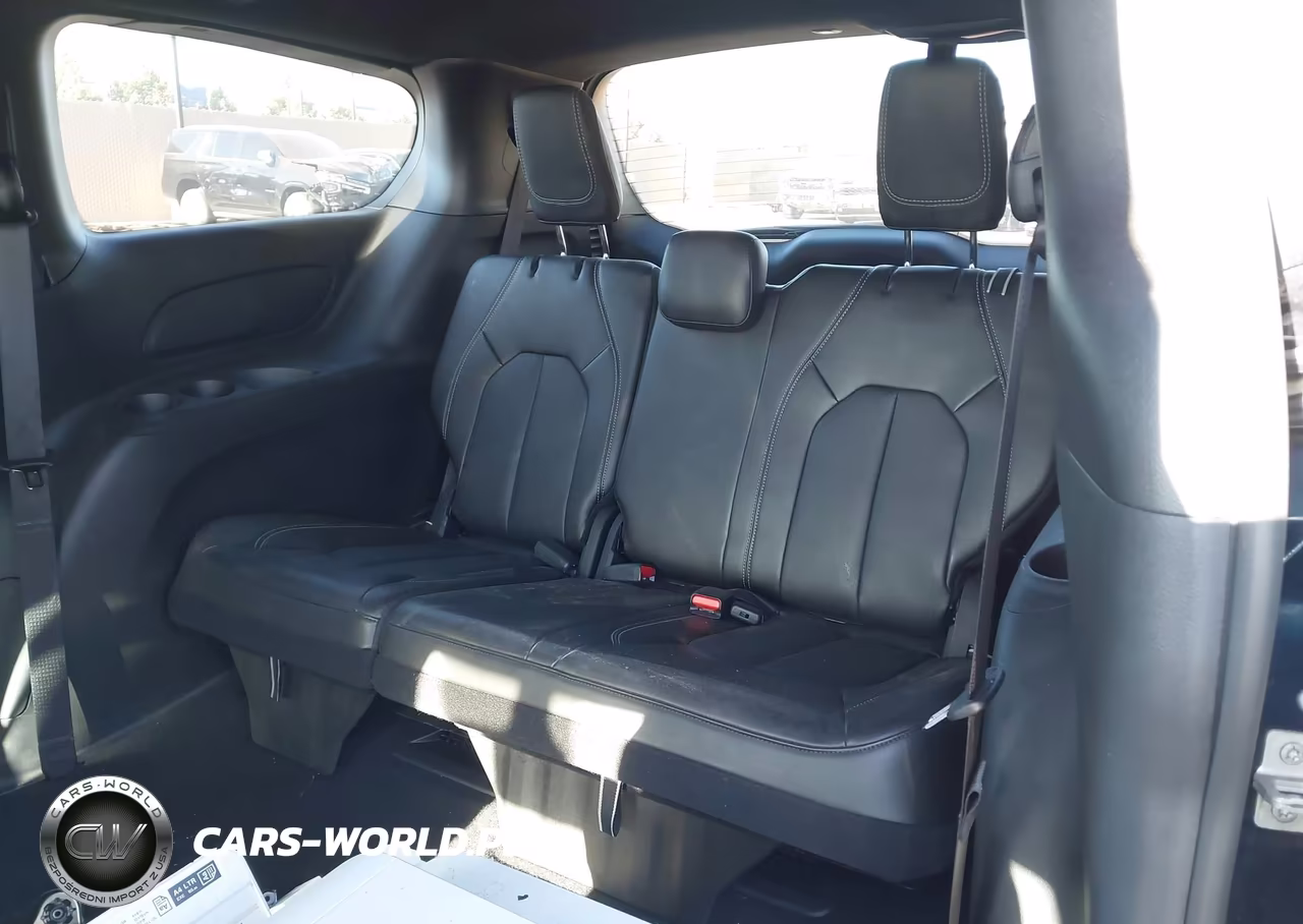 2025 Chrysler Pacifica Select VIN:2C4RC1BG4SR549563 - 8