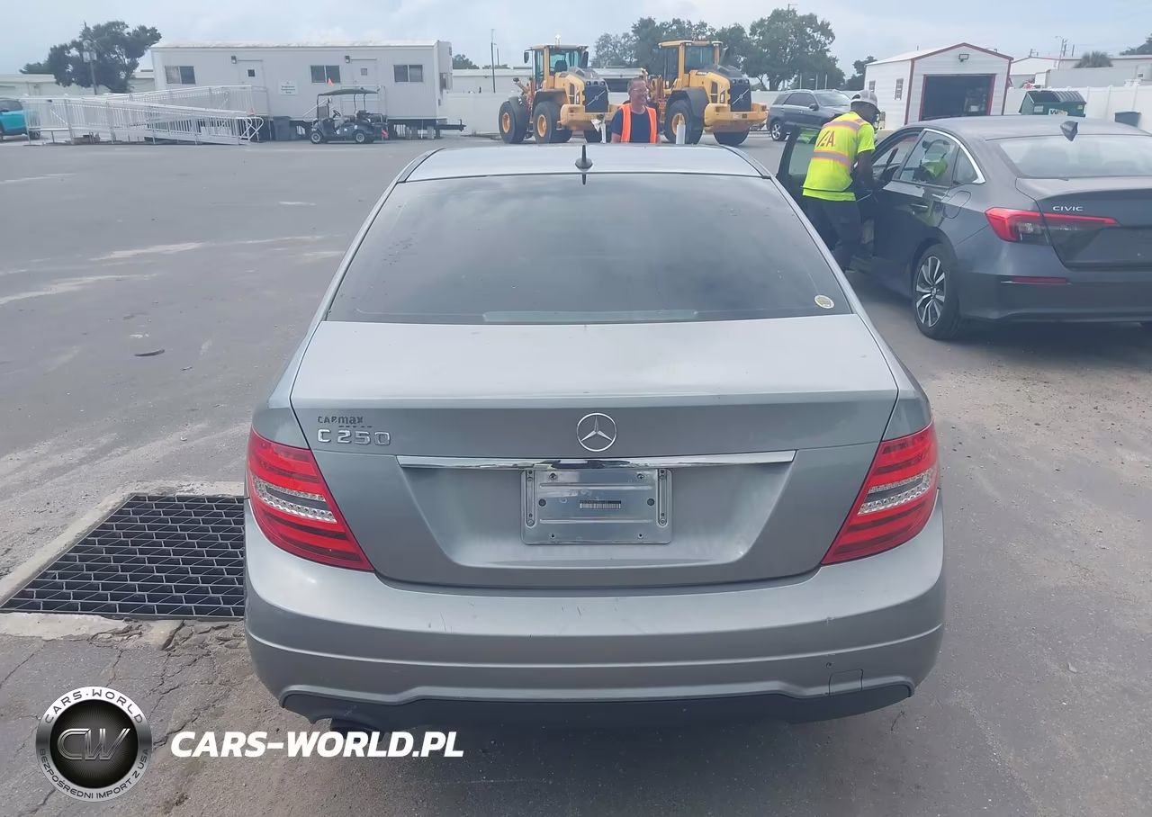 2014 Mercedes-Benz C 250 Sport VIN:WDDGF4HB2EA966125 - 17