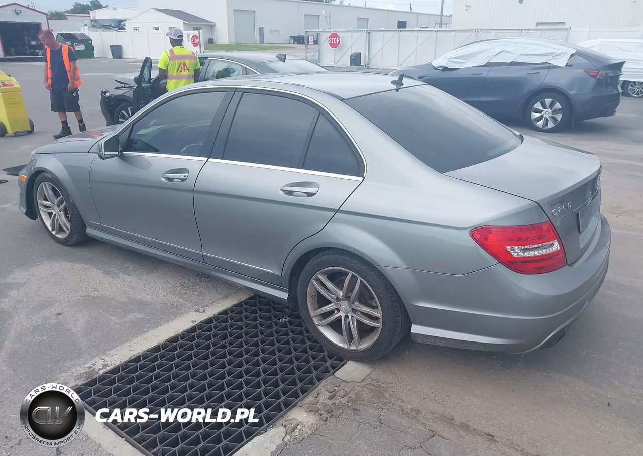 2014 Mercedes-Benz C 250 Sport VIN:WDDGF4HB2EA966125 - 3