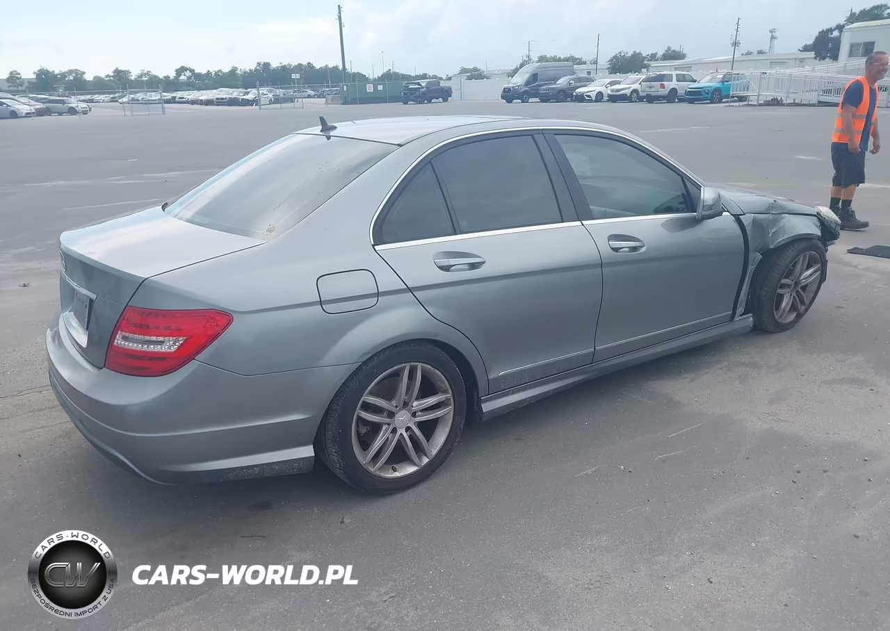 2014 Mercedes-Benz C 250 Sport VIN:WDDGF4HB2EA966125 - 4