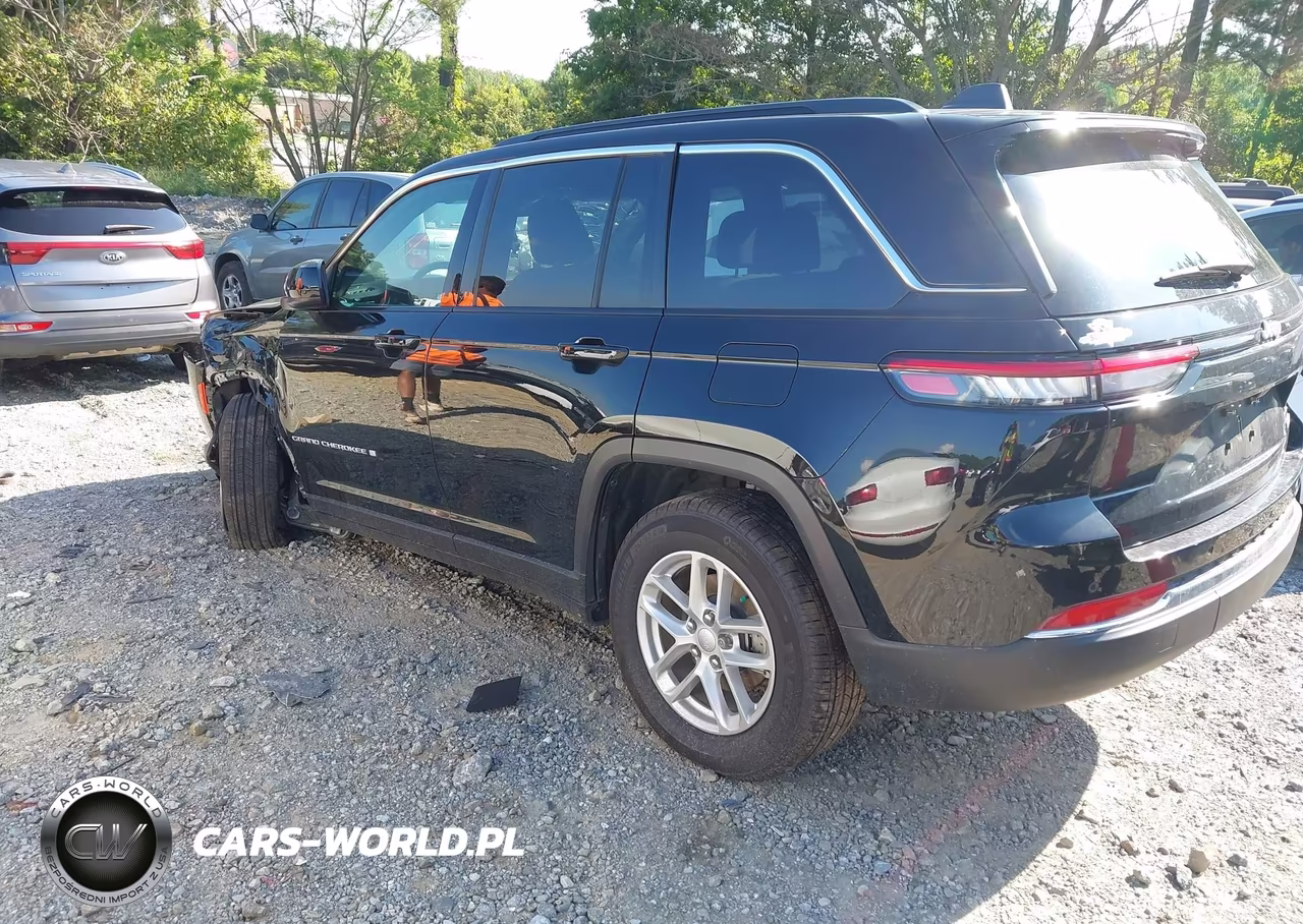 2025 Jeep Grand Cherokee Laredo X 4X2 VIN:1C4RJGAG6SC376132 - 3