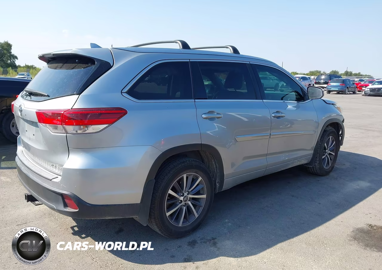 2017 Toyota Highlander Xle VIN:5TDJZRFH1HS456545 - 4