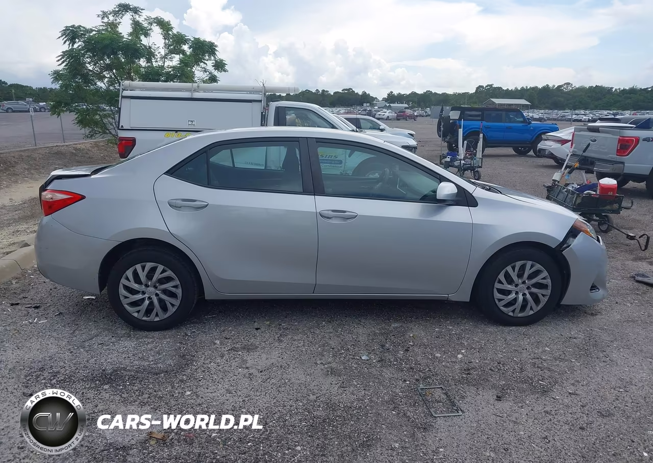 2017 Toyota Corolla Le VIN:5YFBURHE2HP582265 - 13