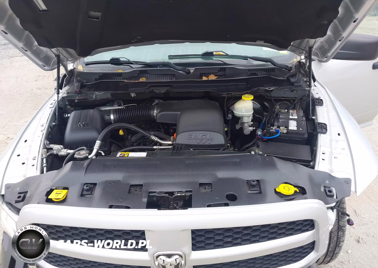 2018 Ram 1500 Express 4X4 6'4 Box VIN:1C6RR7FG9JS126574 - 10
