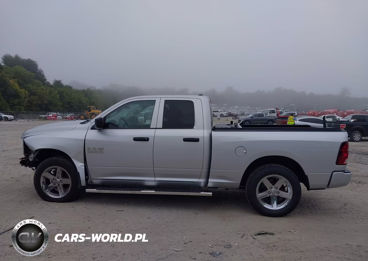 2018 Ram 1500 Express 4X4 6'4 Box VIN:1C6RR7FG9JS126574 - 14