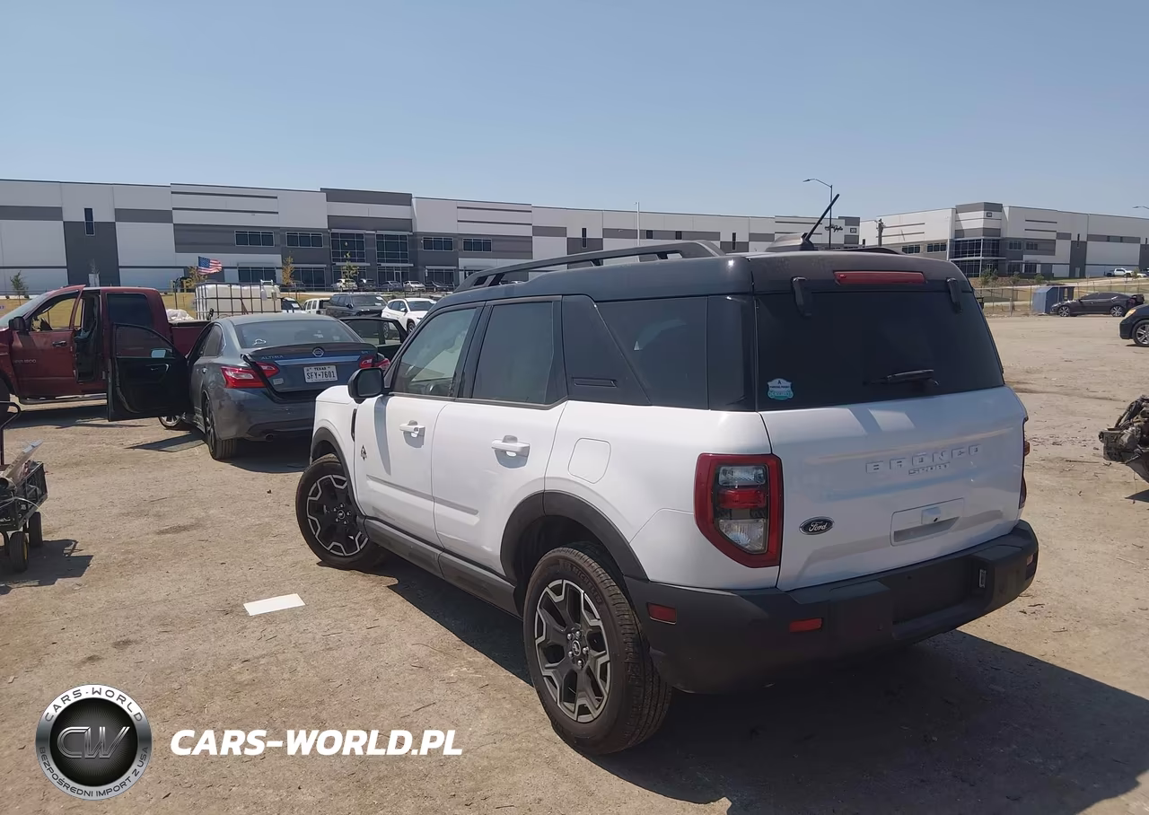 2025 Ford Bronco Sport Outer Banks VIN:3FMCR9CN2SRE34465 - 3