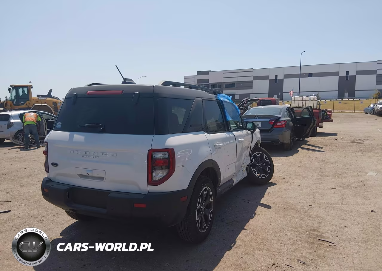 2025 Ford Bronco Sport Outer Banks VIN:3FMCR9CN2SRE34465 - 4
