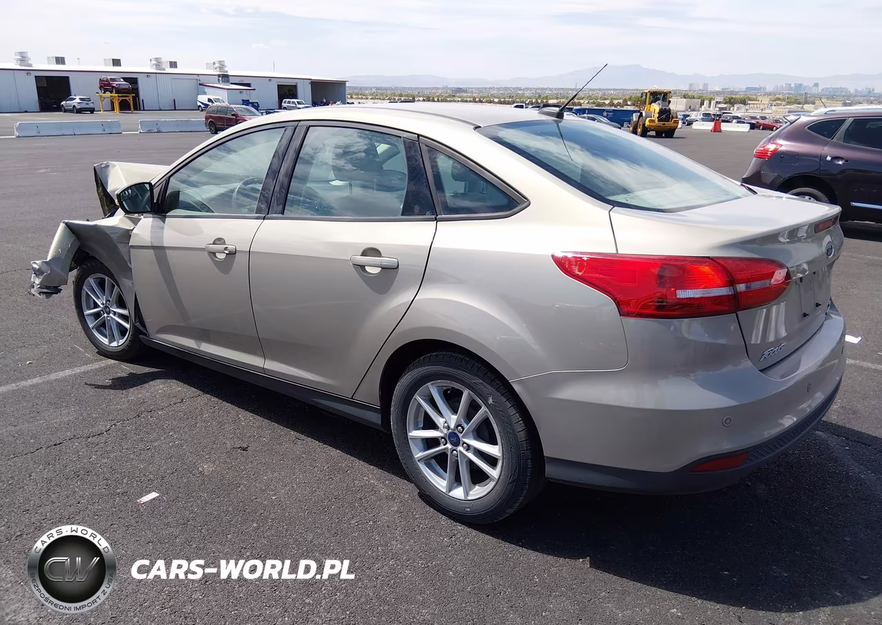 2015 Ford Focus Se VIN:1FADP3F29FL369489 - 3