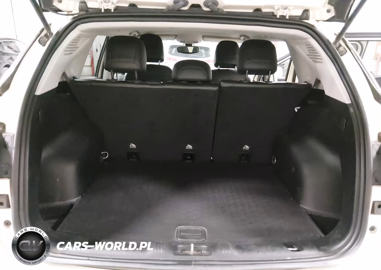 2019 Jeep Compass Latitude 4X4 VIN:3C4NJDBB1KT678867 - 18