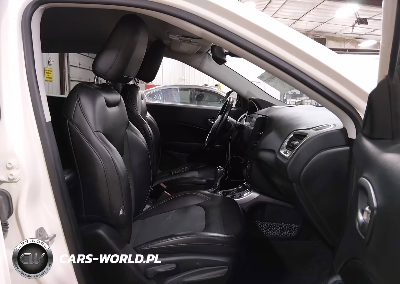 2019 Jeep Compass Latitude 4X4 VIN:3C4NJDBB1KT678867 - 5
