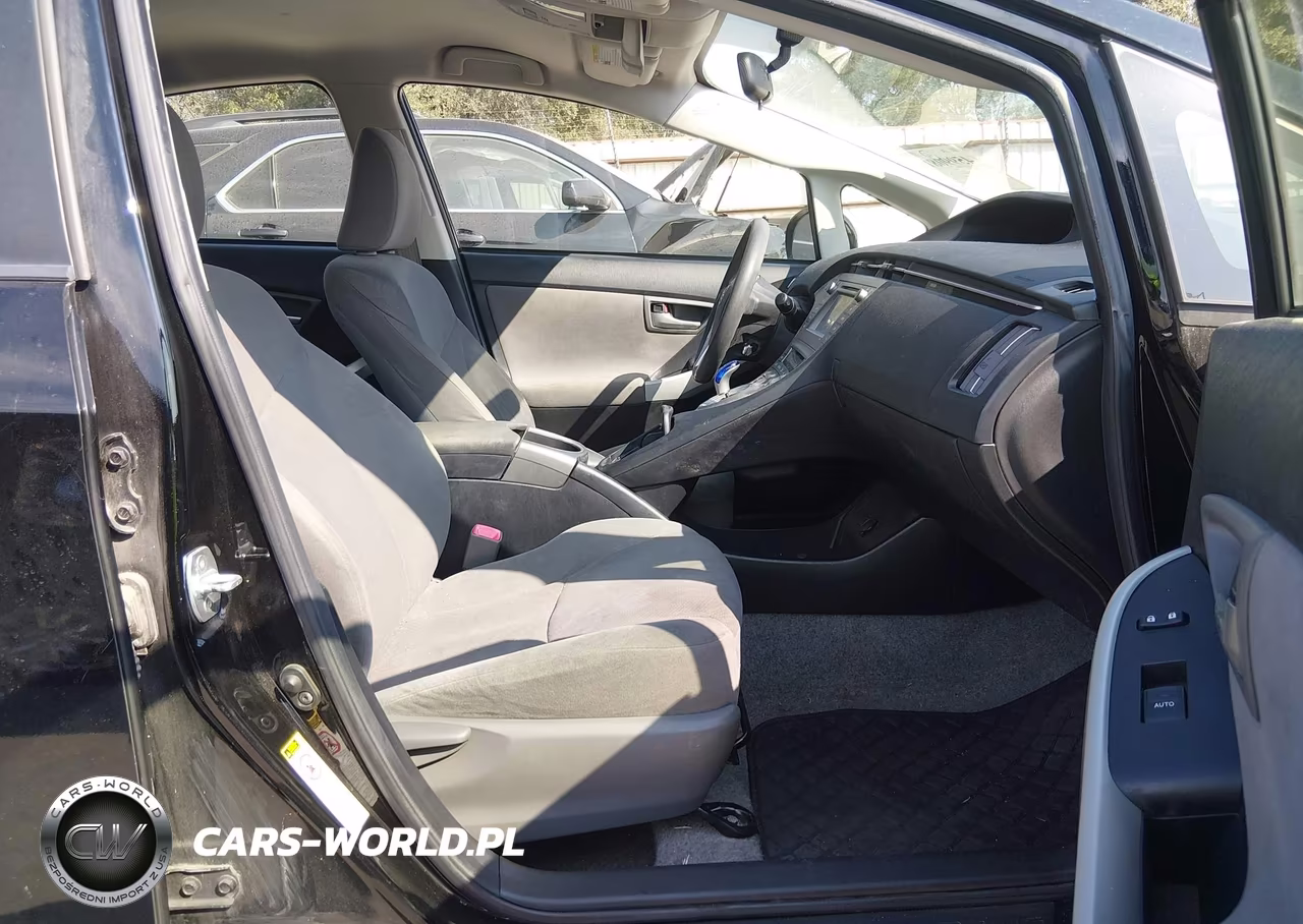 2013 Toyota Prius Two VIN:JTDKN3DU6D0342678 - 5