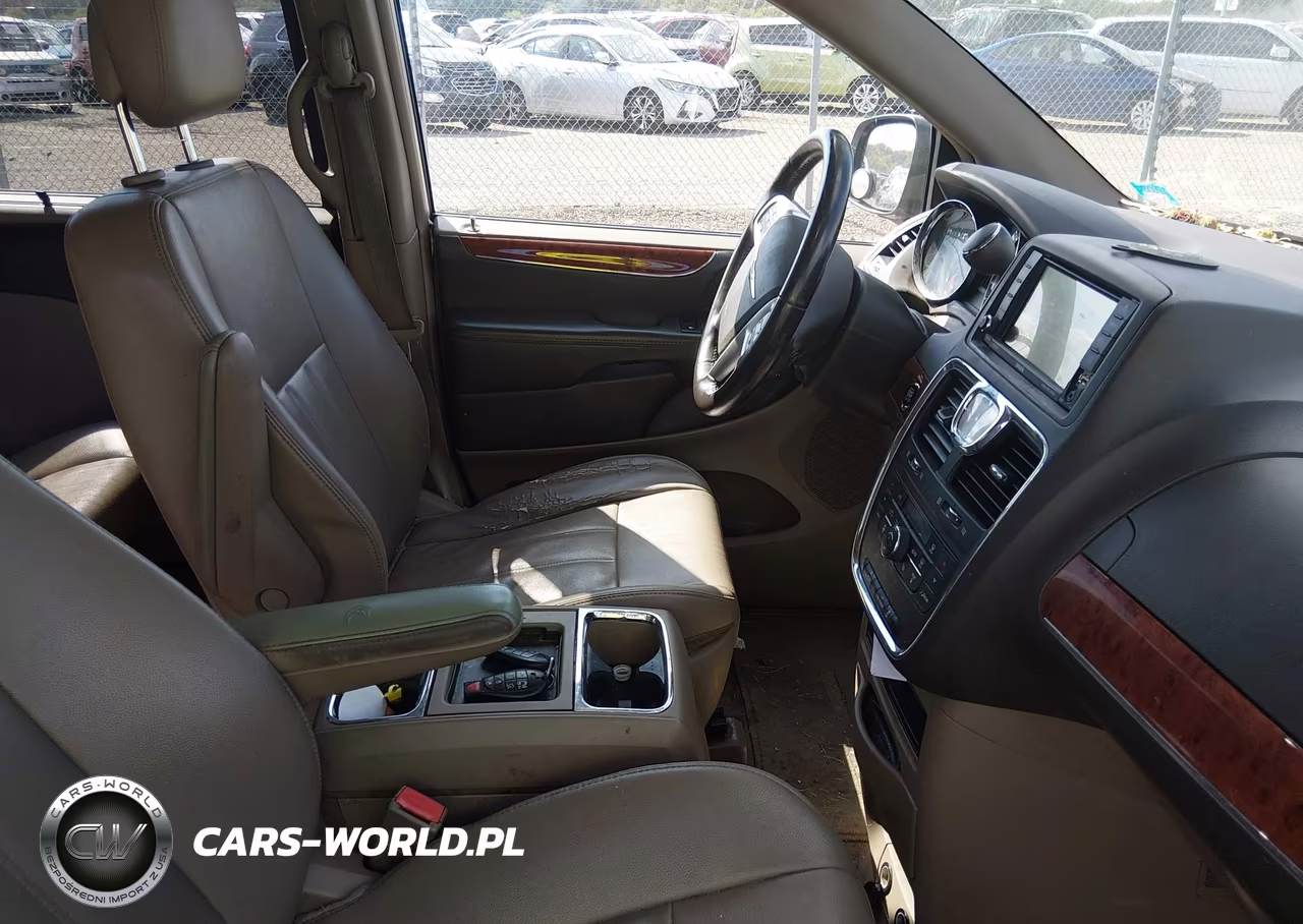 2014 Chrysler Town & Country Touring VIN:2C4RC1BG9ER424109 - 5