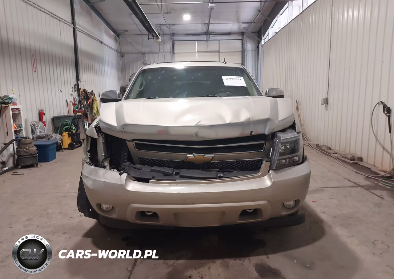 2011 Chevrolet Tahoe Ltz VIN:1GNSKCE01BR172430 - 13