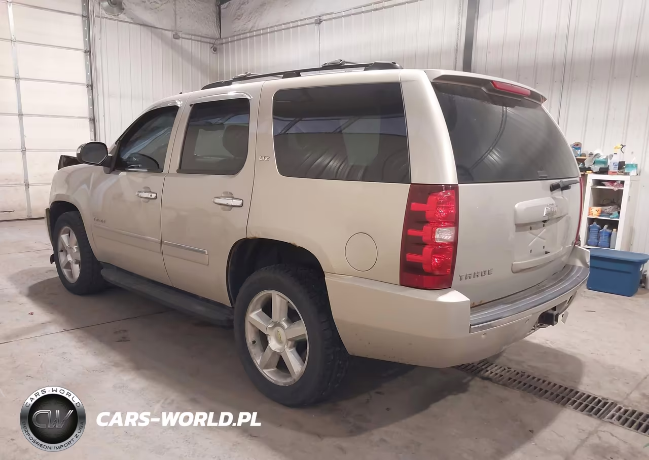 2011 Chevrolet Tahoe Ltz VIN:1GNSKCE01BR172430 - 3