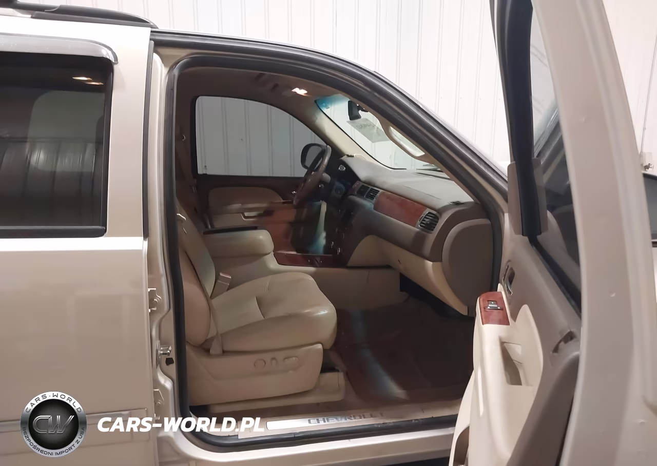 2011 Chevrolet Tahoe Ltz VIN:1GNSKCE01BR172430 - 5